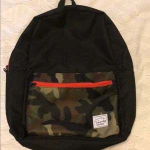 Vaschy Camo black and red backpack